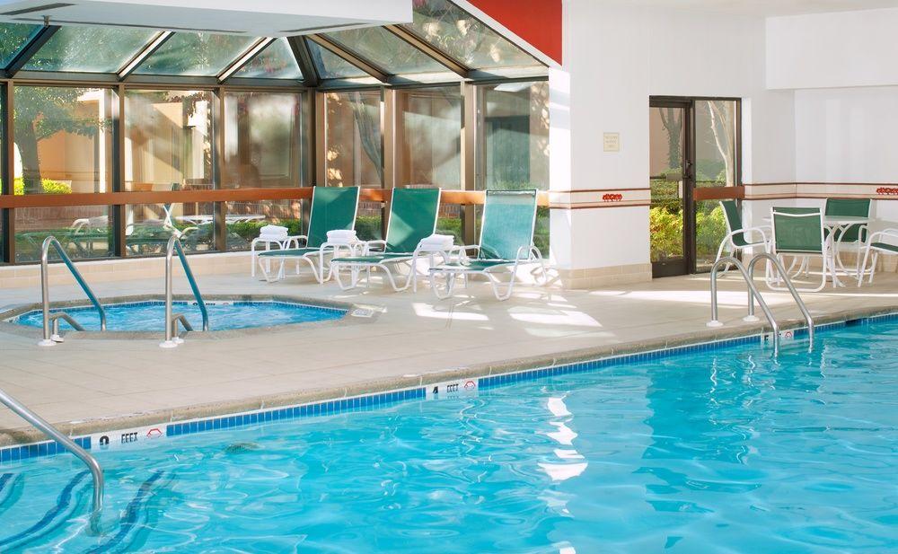 Courtyard Newark Liberty International Airport Hotel Ngoại thất bức ảnh
