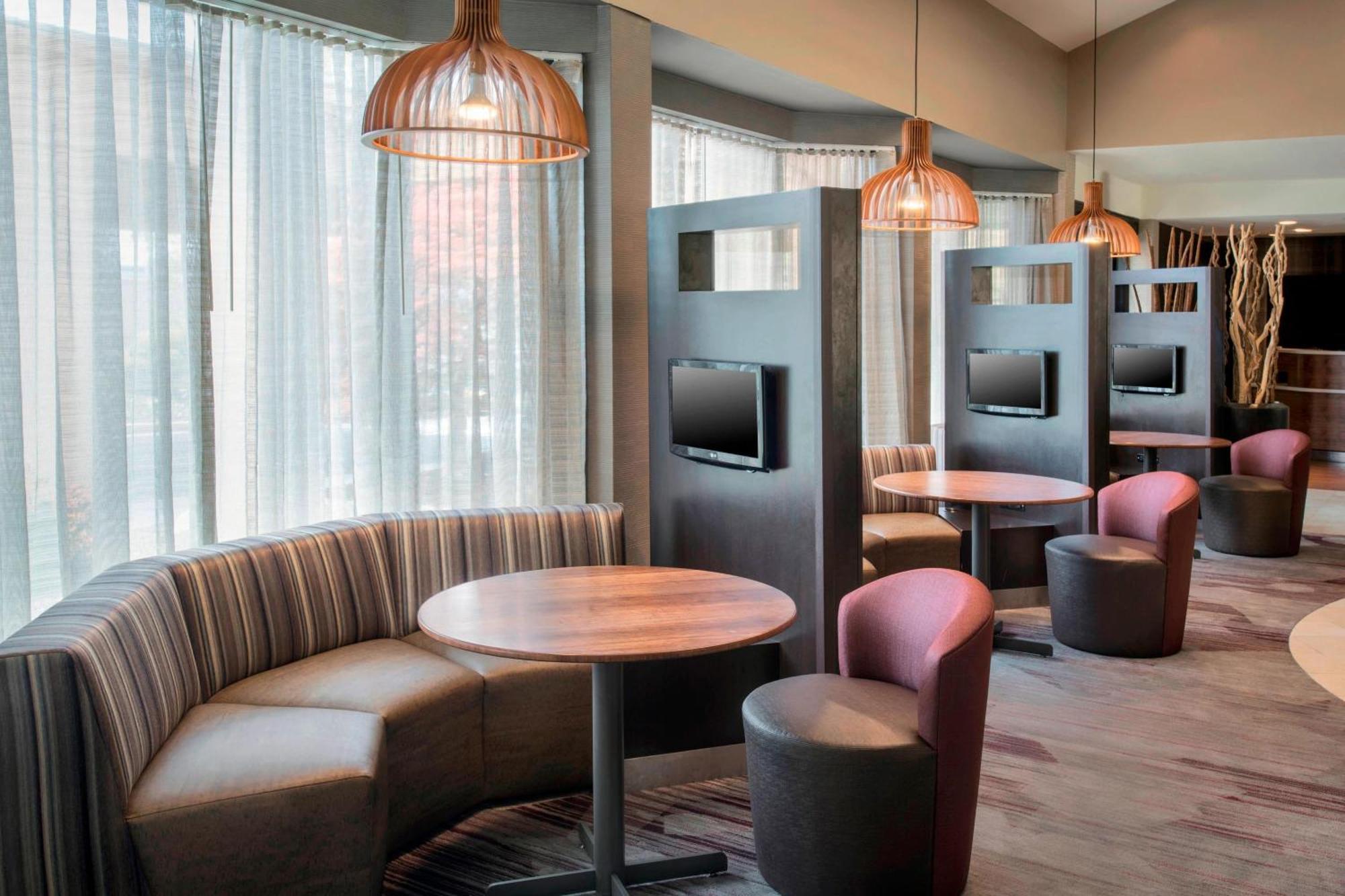 Courtyard Newark Liberty International Airport Hotel Ngoại thất bức ảnh