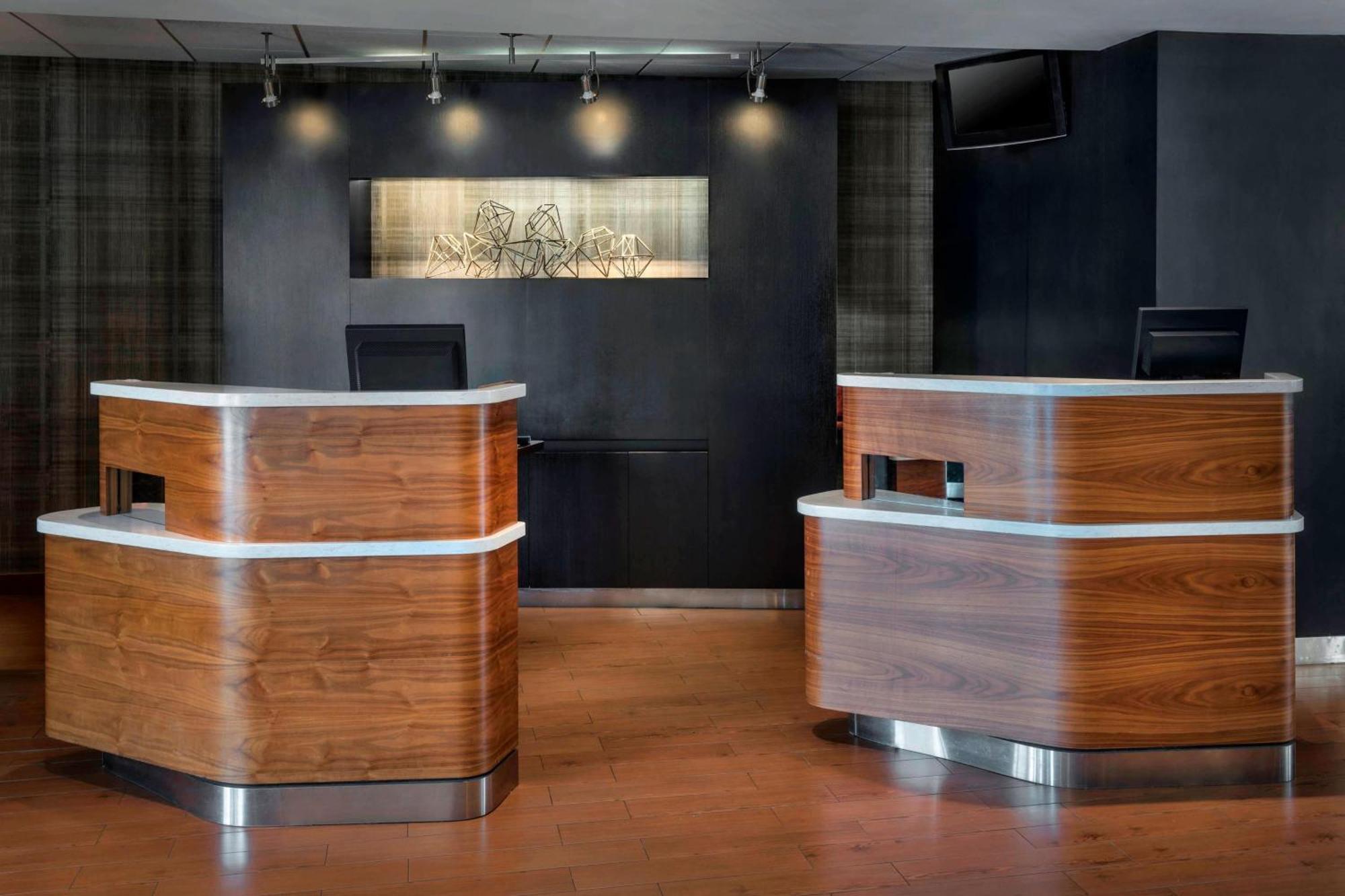 Courtyard Newark Liberty International Airport Hotel Ngoại thất bức ảnh