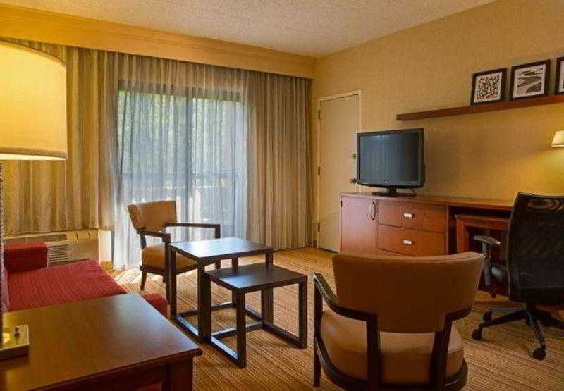 Courtyard Newark Liberty International Airport Hotel Ngoại thất bức ảnh