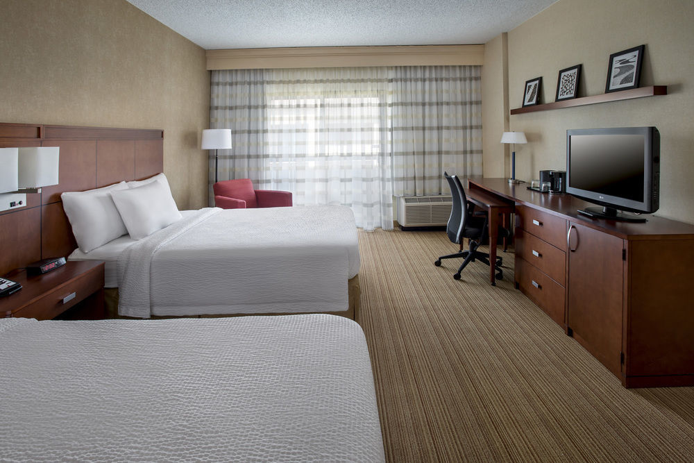 Courtyard Newark Liberty International Airport Hotel Ngoại thất bức ảnh