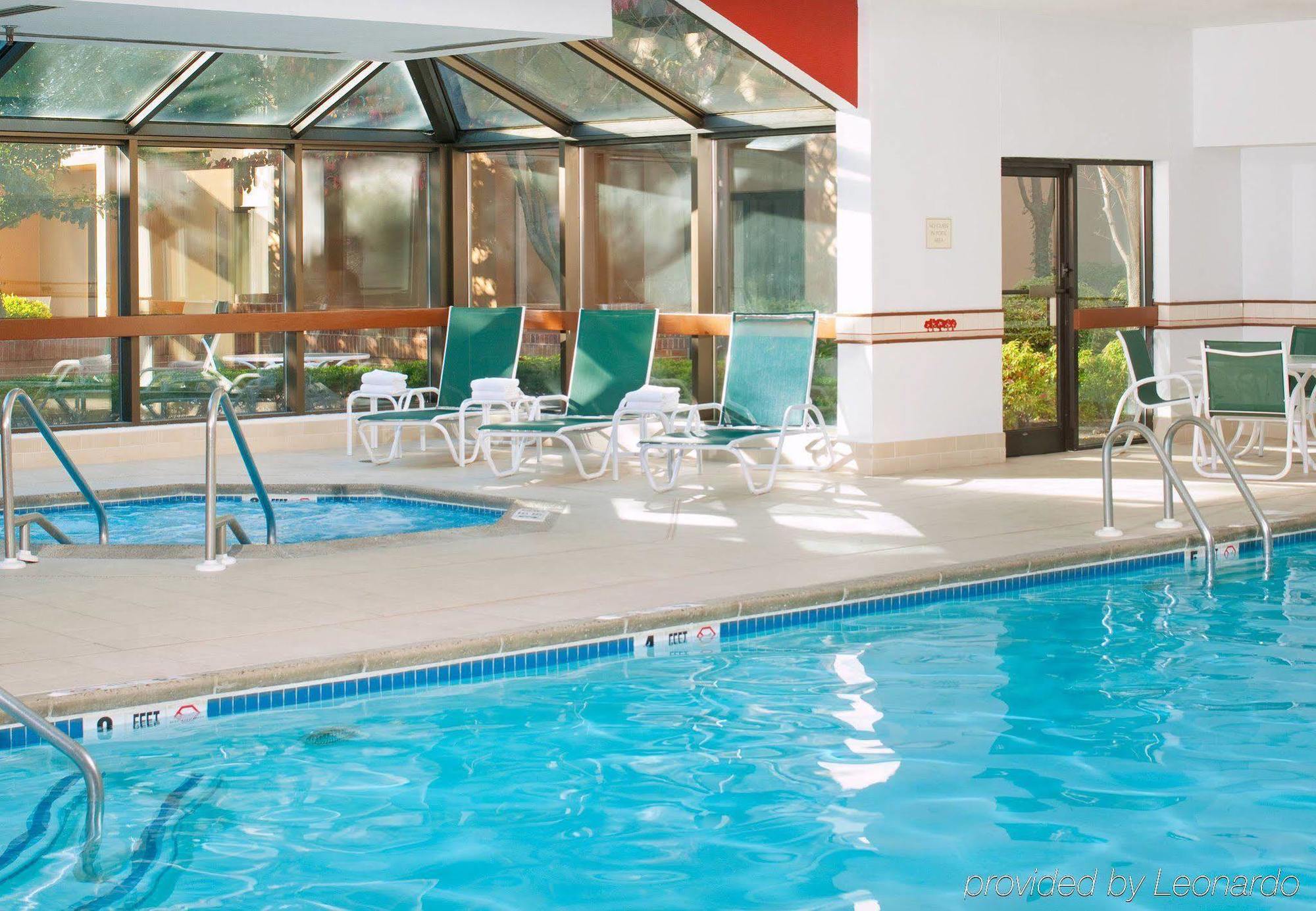 Courtyard Newark Liberty International Airport Hotel Ngoại thất bức ảnh