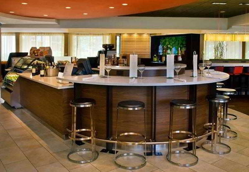 Courtyard Newark Liberty International Airport Hotel Ngoại thất bức ảnh