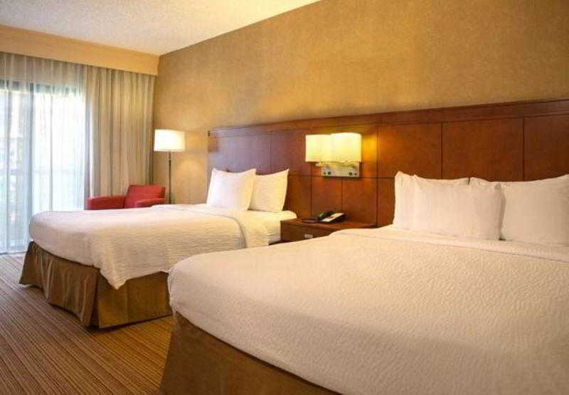 Courtyard Newark Liberty International Airport Hotel Ngoại thất bức ảnh