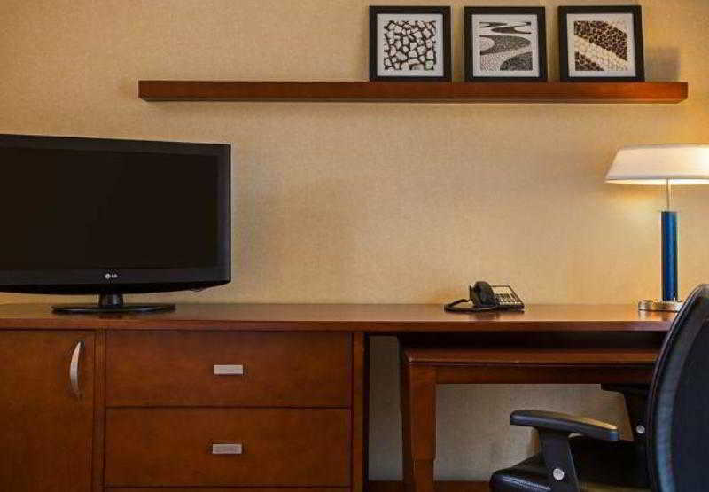 Courtyard Newark Liberty International Airport Hotel Ngoại thất bức ảnh
