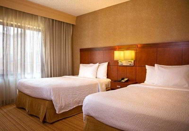 Courtyard Newark Liberty International Airport Hotel Ngoại thất bức ảnh