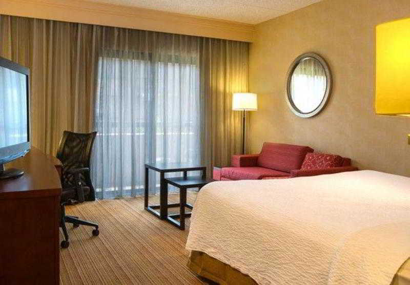Courtyard Newark Liberty International Airport Hotel Ngoại thất bức ảnh