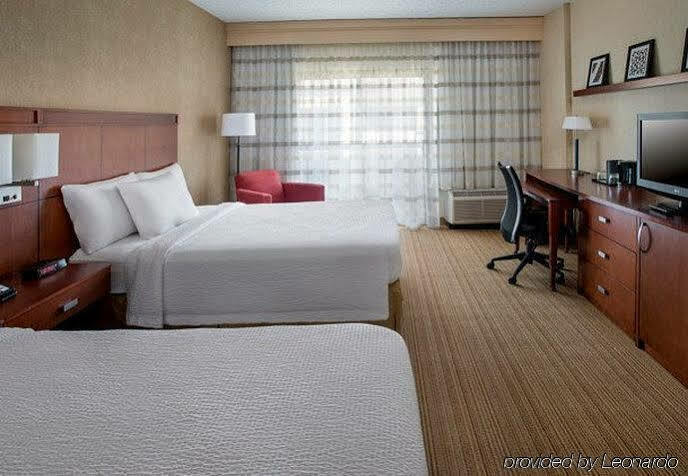 Courtyard Newark Liberty International Airport Hotel Ngoại thất bức ảnh